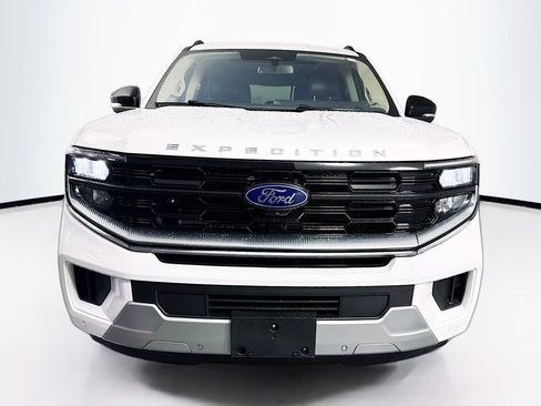 Used 2025 Ford Expedition Platinum AWD/4WD image 2
