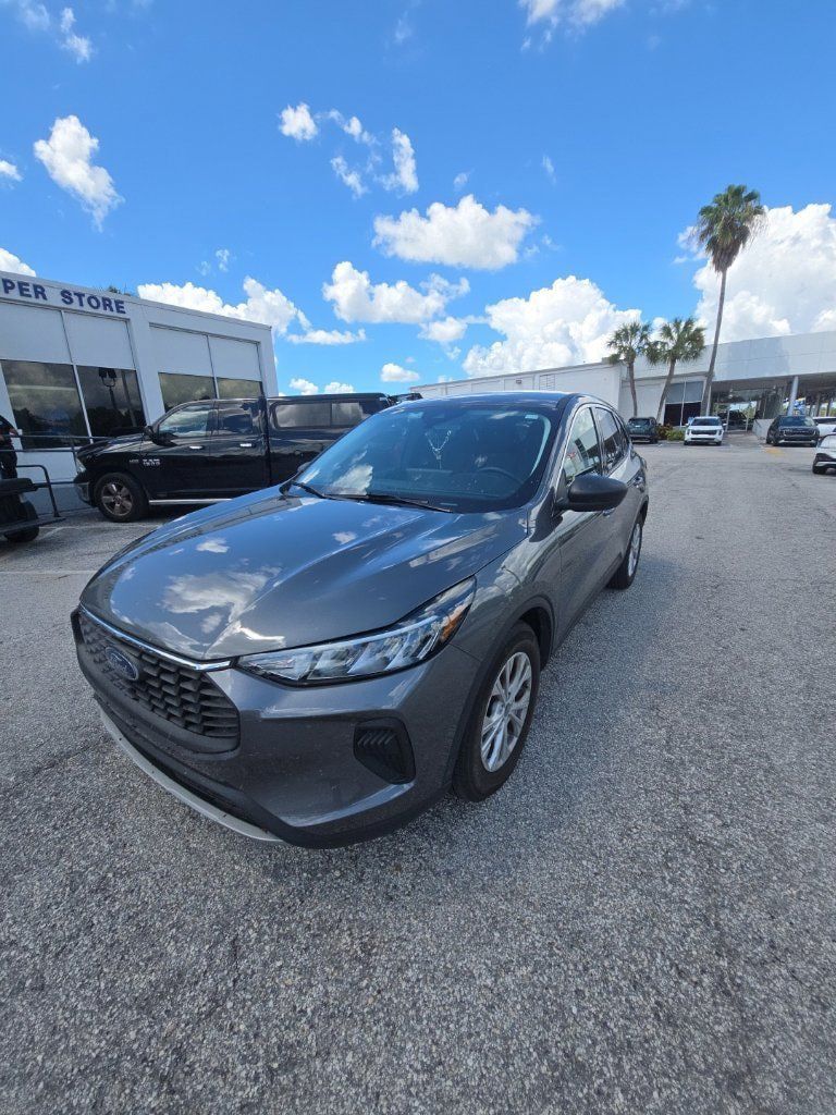 Used 2024 Ford Escape Active w/ Tech Pack #1 FWD image 4