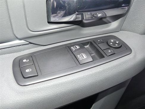 Used 2016 RAM 2500 Tradesman w/ Chrome Appearance Group image 17