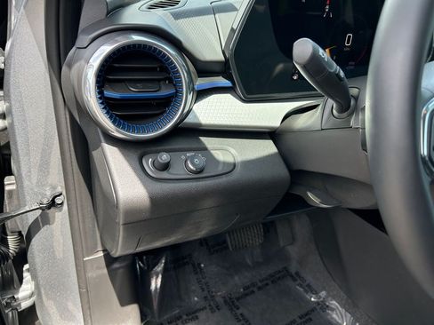 Used 2025 Chevrolet Trax LT w/ Driver Confidence Package FWD image 19
