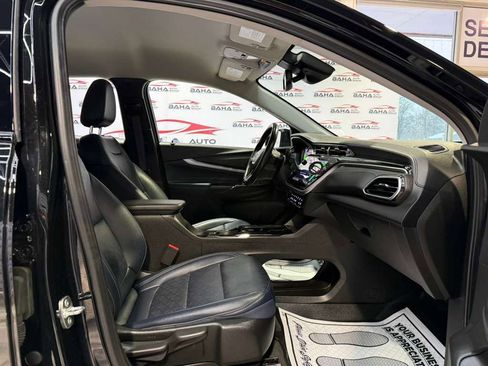 Used 2022 Chevrolet Bolt EUV LT w/ Convenience Package image 45