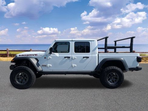 Certified 2025 Jeep Gladiator Mojave w/ Convenience Group AWD/4WD image 5