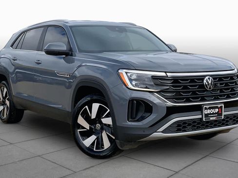 Used 2024 Volkswagen Atlas Cross Sport SE FWD image 3