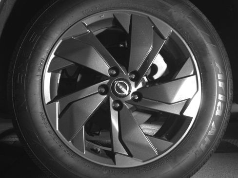 Used 2025 Nissan Rogue SV image 14