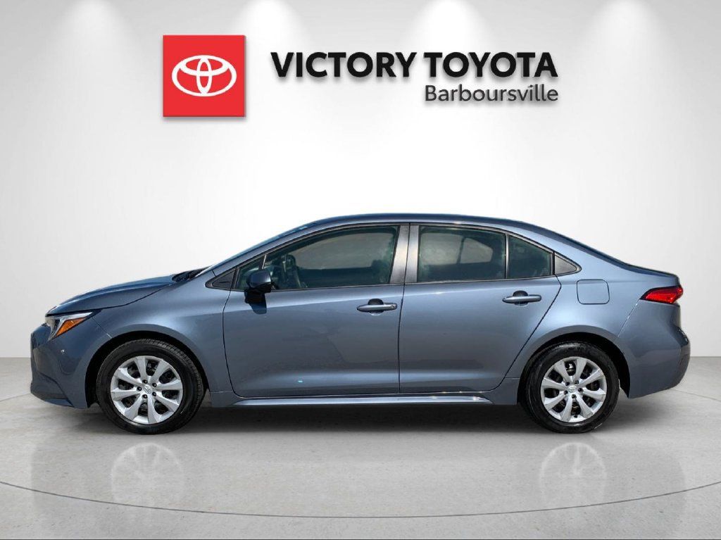 Used 2024 Toyota Corolla LE FWD image 2