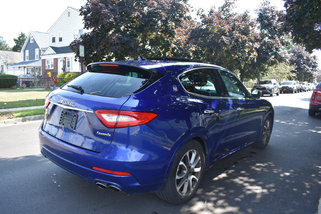 Used 2020 Maserati Levante AWD/4WD image 5