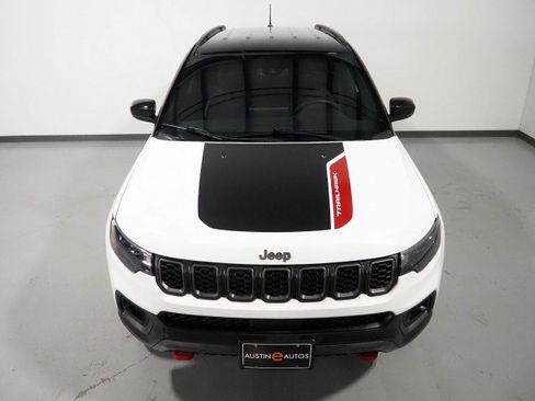 Used 2025 Jeep Compass Trailhawk AWD/4WD image 10