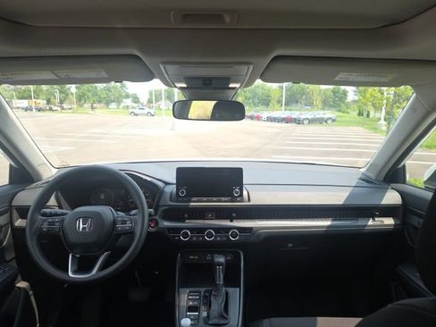 Used 2025 Honda CR-V EX image 19