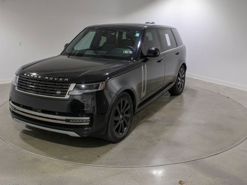Used 2024 Land Rover Range Rover Long Wheelbase SE image 1