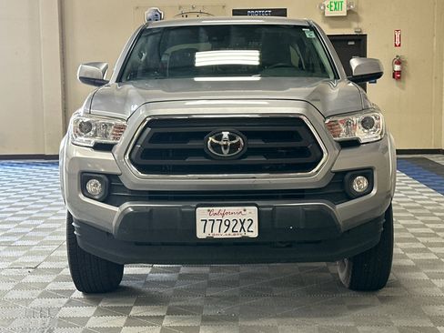 Used 2020 Toyota Tacoma SR5 RWD image 7