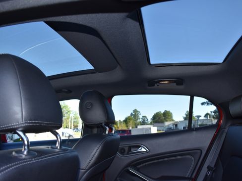 Used 2019 Mercedes-Benz GLA 250 4MATIC image 29