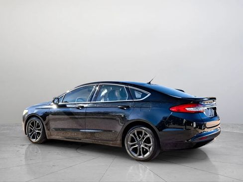 Used 2018 Ford Fusion SE w/ Equipment Group 201A FWD image 2