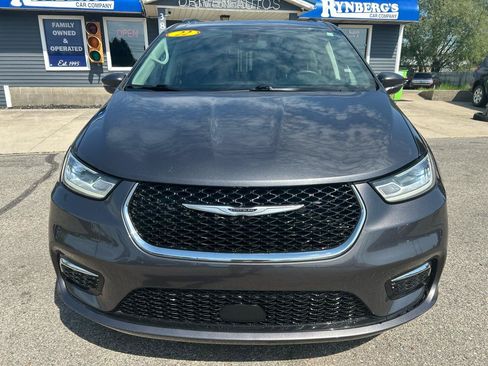 Used 2022 Chrysler Pacifica Touring-L FWD image 6