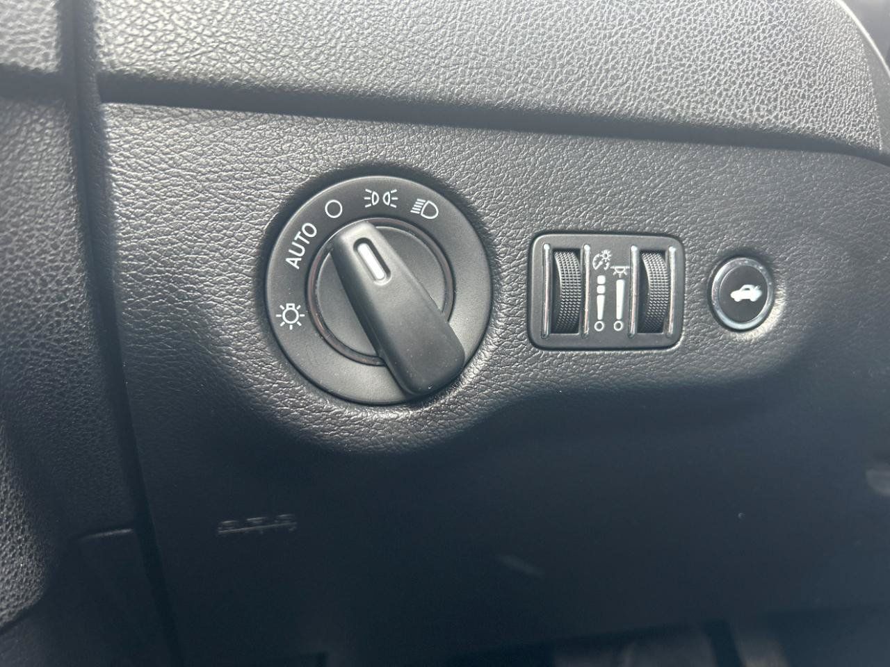 Used 2022 Dodge Charger SXT RWD image 16