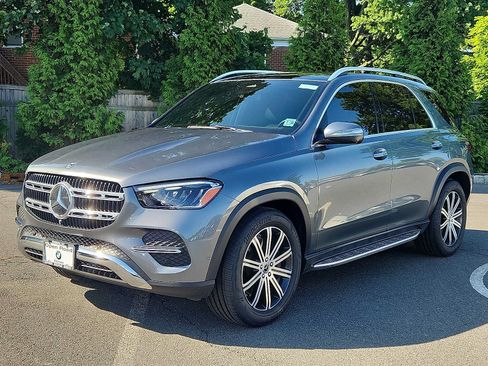 Used 2025 Mercedes-Benz GLE 450e 4MATIC image 3
