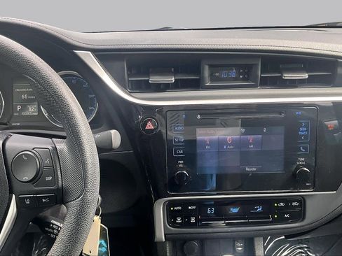 Used 2018 Toyota Corolla LE FWD image 7