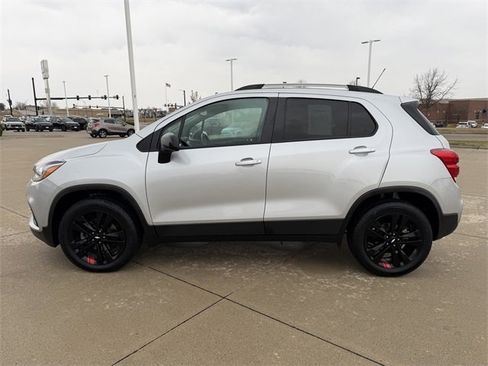 Used 2022 Chevrolet Trax LT w/ Redline Edition image 4