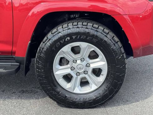 Used 2019 Toyota 4Runner SR5 AWD/4WD image 11