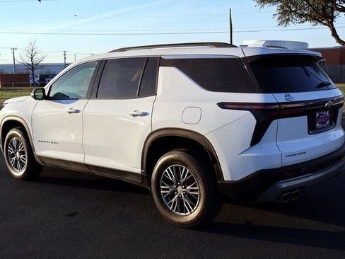 Used 2025 Chevrolet Traverse LT image 16