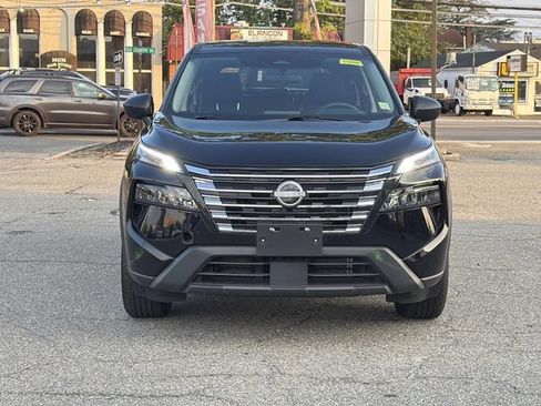 Used 2025 Nissan Rogue S AWD/4WD image 2