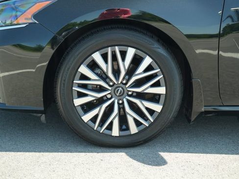 Used 2023 Nissan Altima 2.5 SV w/ SV Premium Package FWD image 10