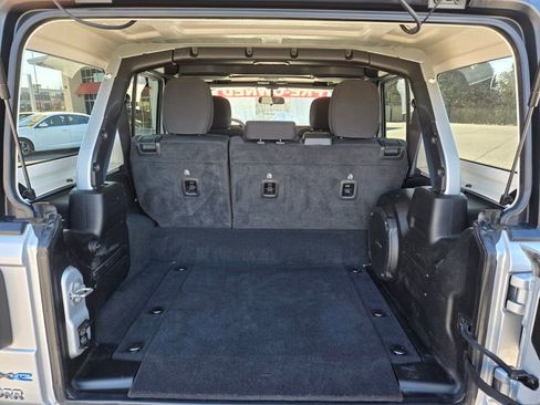 Used 2023 Jeep Wrangler Unlimited image 19