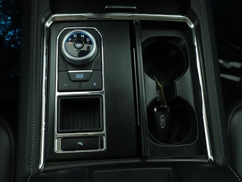 Used 2023 Ford Expedition Max XLT image 18