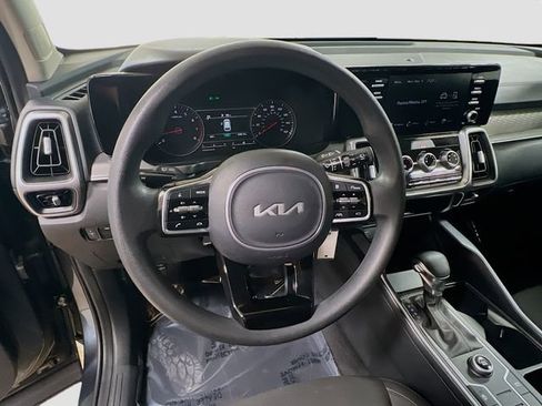 Certified 2023 Kia Sorento LX image 11