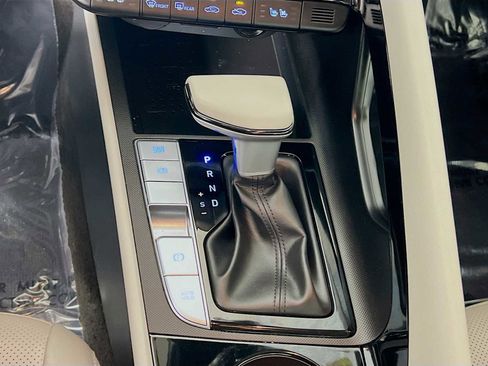 Certified 2023 Hyundai Elantra Limited w/ Cargo Package image 17