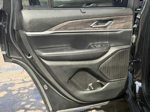 Certified 2024 Jeep Grand Cherokee Limited w/ Luxury Tech Group II AWD/4WD image 17
