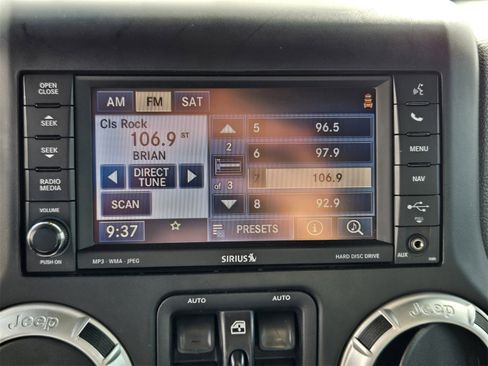 Used 2014 Jeep Wrangler Unlimited Sahara w/ Connectivity Group image 15