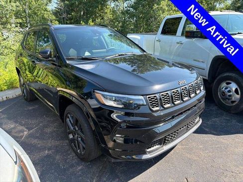 Certified 2025 Jeep Compass Limited w/ Driver Assist Group I AWD/4WD image 1