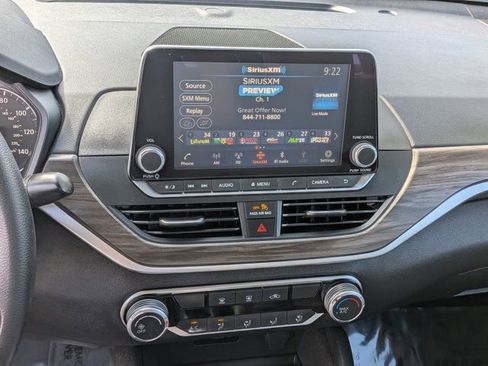 Used 2025 Nissan Altima 2.5 SV image 18