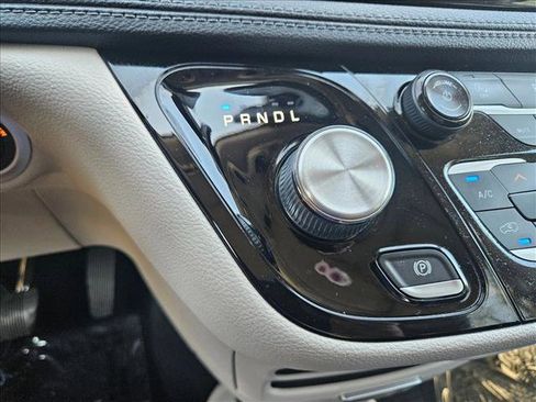 Used 2019 Chrysler Pacifica Limited FWD image 12