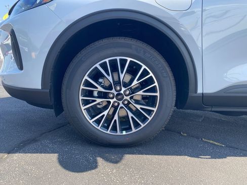 New 2025 Ford Escape SE w/ PHEV Premium Package FWD image 12