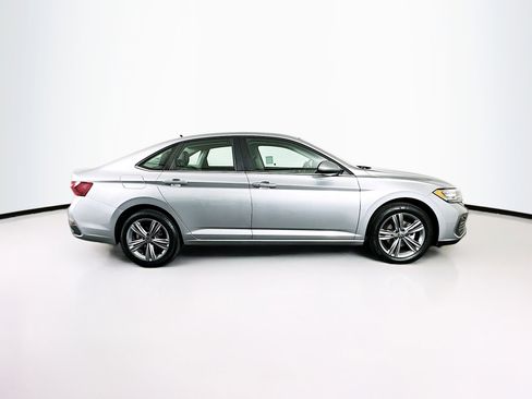 Used 2024 Volkswagen Jetta SE image 10