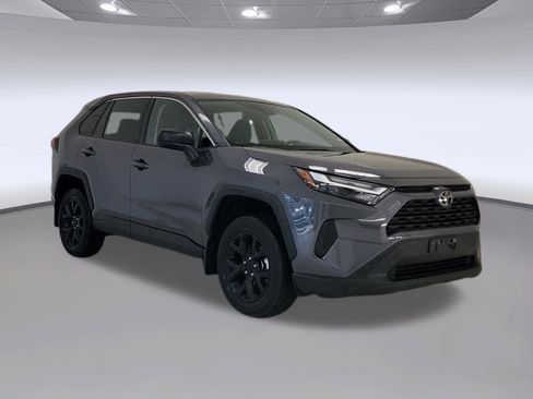 Used 2024 Toyota RAV4 LE FWD image 5