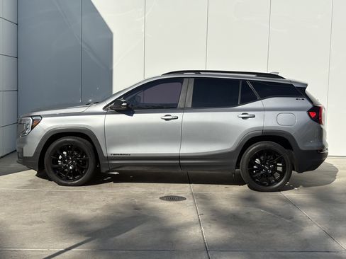 Used 2023 GMC Terrain SLE w/ Driver Convenience Package image 4
