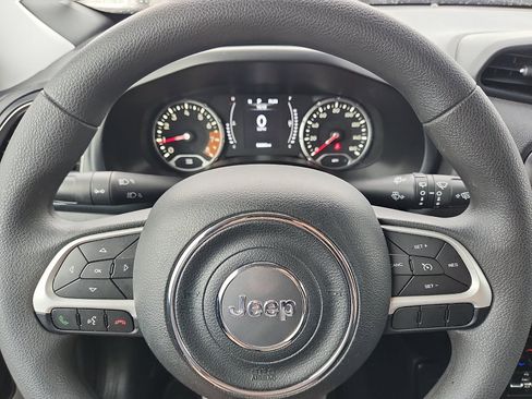 Used 2023 Jeep Renegade Latitude AWD/4WD image 18