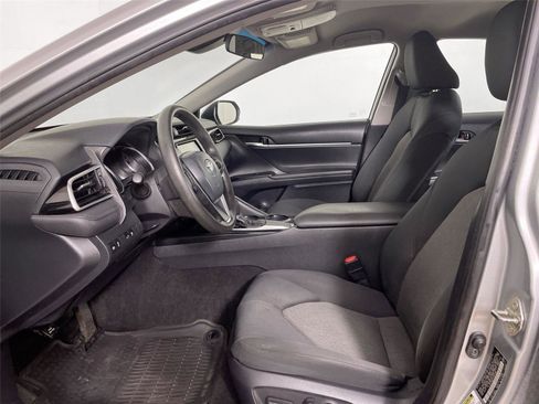 Used 2018 Toyota Camry LE image 11