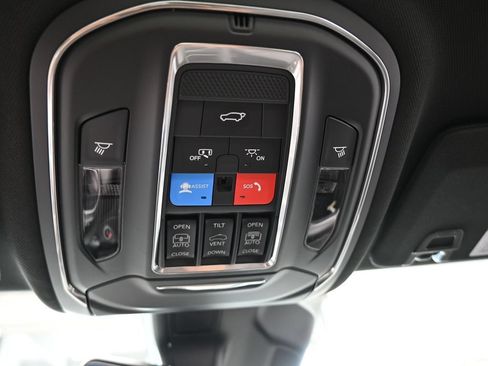 Used 2025 Jeep Grand Cherokee L Limited RWD image 20
