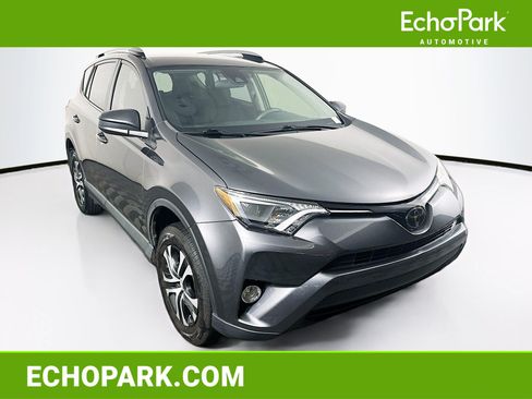 Used 2018 Toyota RAV4 LE FWD image 1