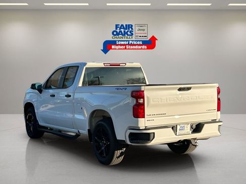 Used 2025 Chevrolet Silverado 1500 Custom image 12