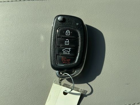 Used 2019 Hyundai Tucson SE image 24