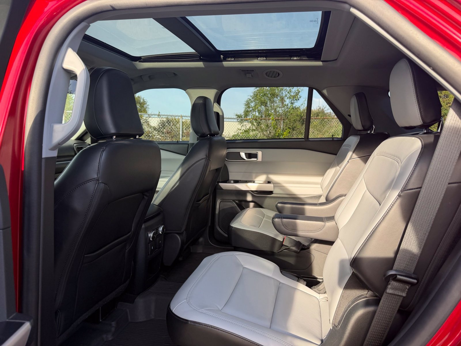 Used 2021 Ford Explorer XLT w/ Equipment Group 202A AWD/4WD image 11