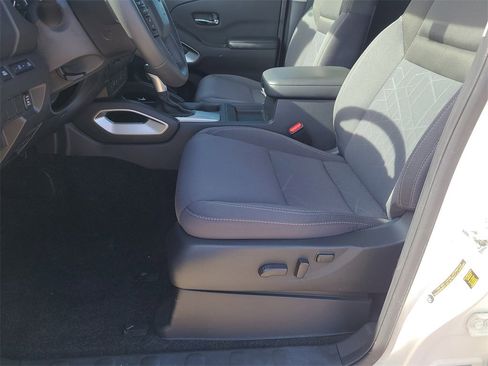 Certified 2025 Nissan Frontier SV w/ SV Convenience Package image 15