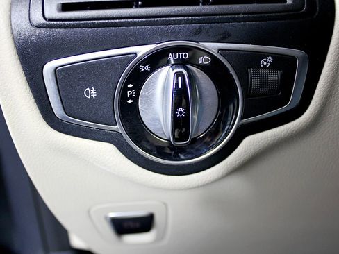 Used 2017 Mercedes-Benz GLC 300 4MATIC image 21