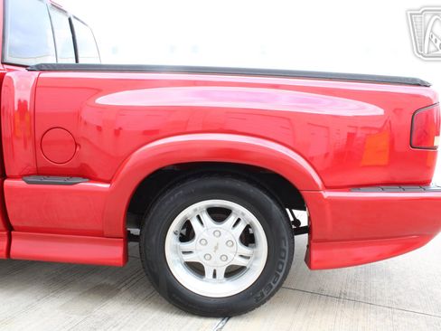 Used 2001 Chevrolet S10 Pickup Xtreme w/ Preferred Equipment Group image 33
