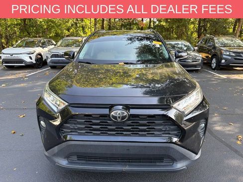 Used 2020 Toyota RAV4 XLE Premium FWD image 2