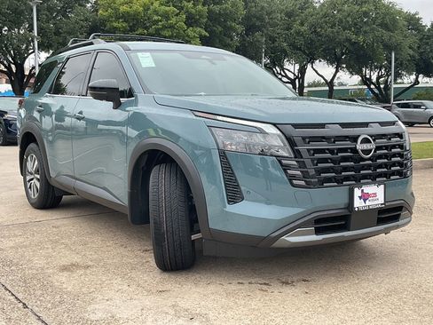 New 2026 Nissan Pathfinder SL FWD image 4